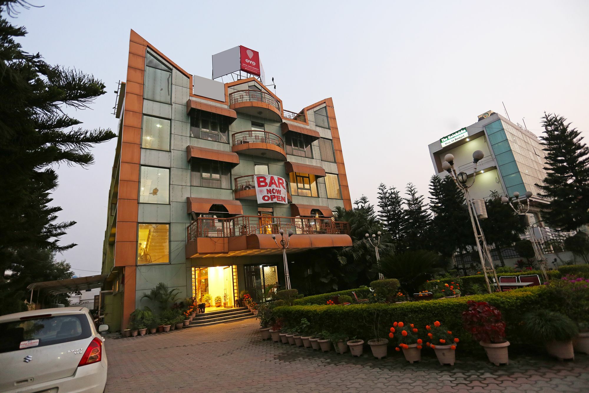 Oyo 10072 Hotel Amrit Regency Ντεχραντούν Εξωτερικό φωτογραφία