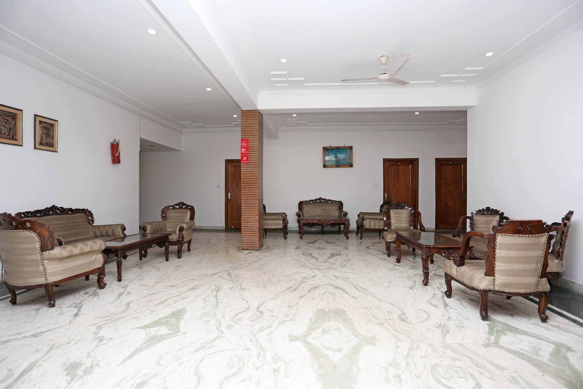 Oyo 10072 Hotel Amrit Regency Ντεχραντούν Εξωτερικό φωτογραφία